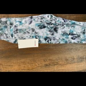 NWT Blue Watercolor Floral Align HR Crop 23” With Pockets